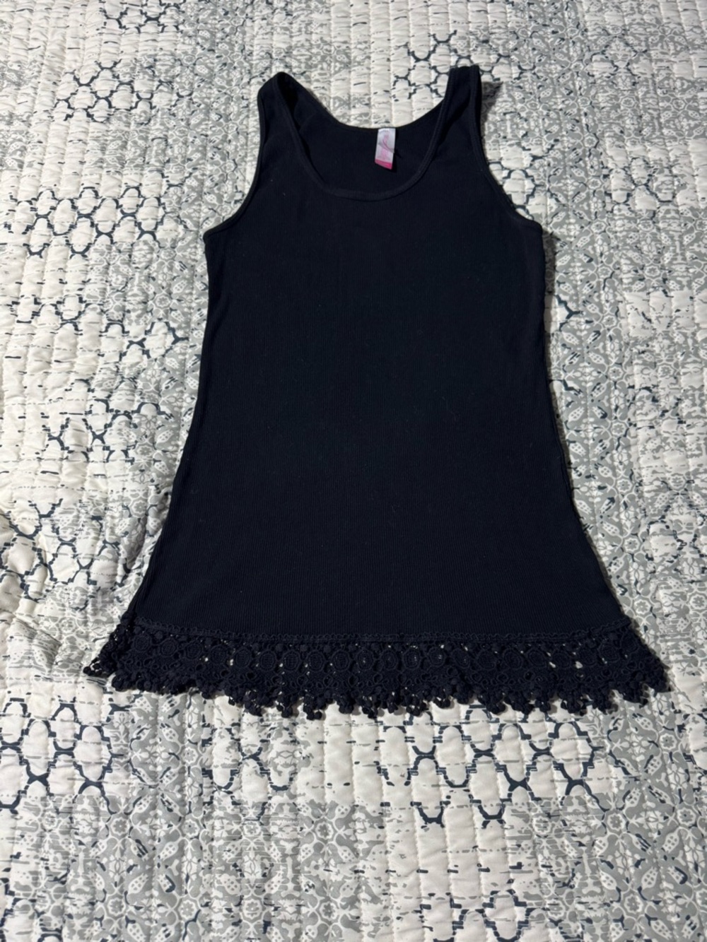 No Boundaries Black Knit Tank Top Embroidered Hem Jr XXL